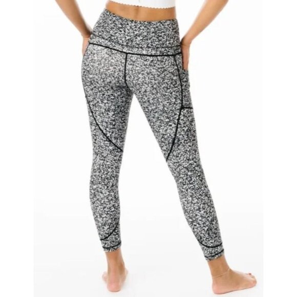 Zyia Active ~  Black Mosaic Pocket Soft n Snug Mid-Rise Leggings - Picture 4 of 5
